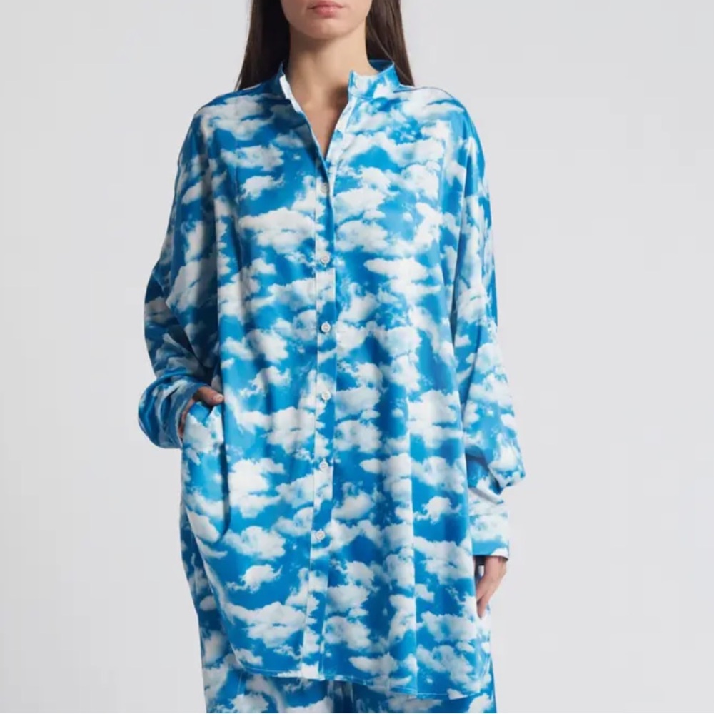 Dressed in Lala cloud top NWT large runs big